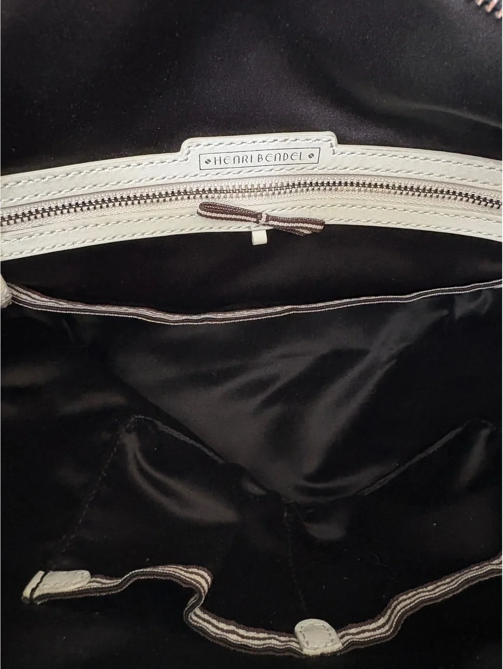 HENRI BENDEL WHITE PEBBLED LTHR LARGE HOBO SHOULDER BAG SILVER HARDWARE ZIP TO